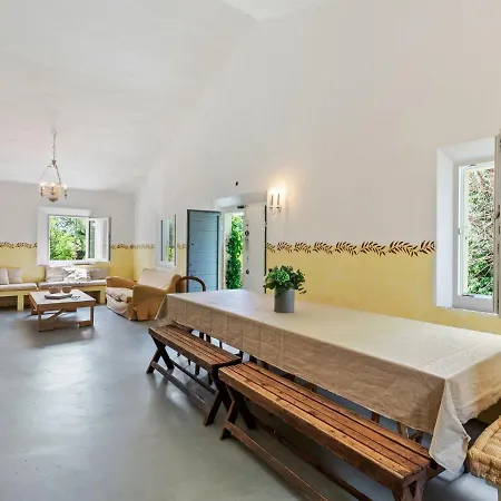 Mesmerising Mansion In With Swimming Pool Vakantiehuis *