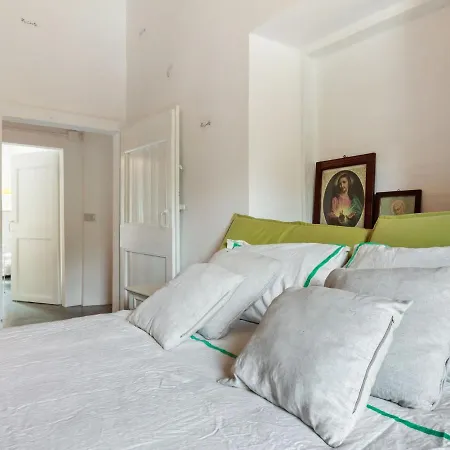 Mesmerising Mansion In With Swimming Pool Vakantiehuis *